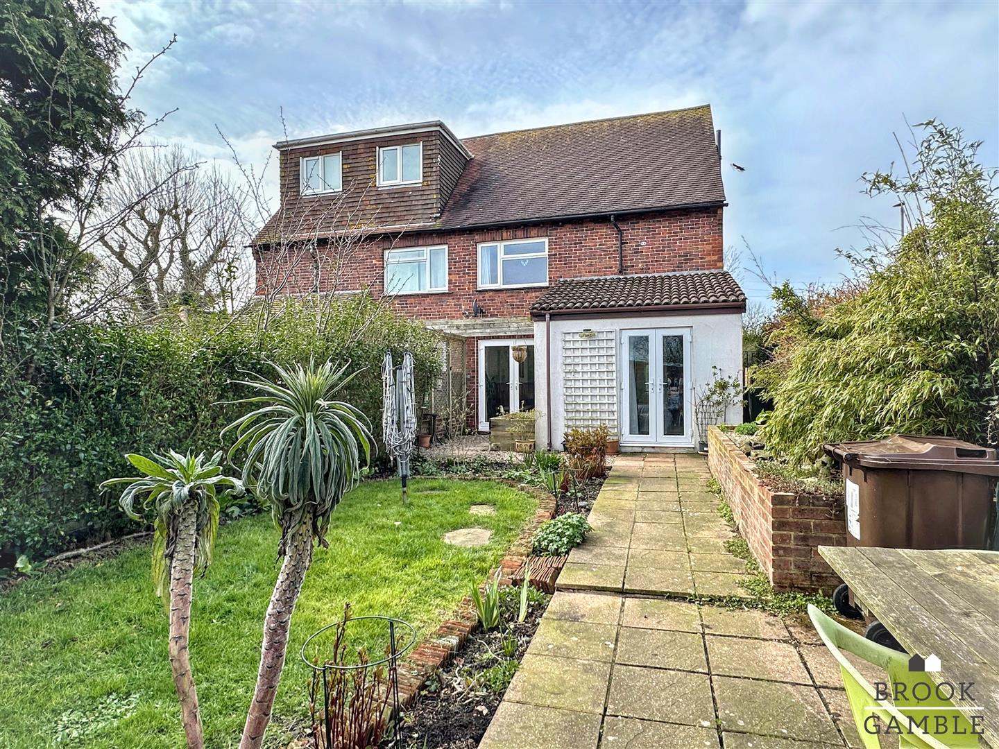 4 Bedroom House for Sale: £315,000. Langney Rise in Eastbourne, East Sussex